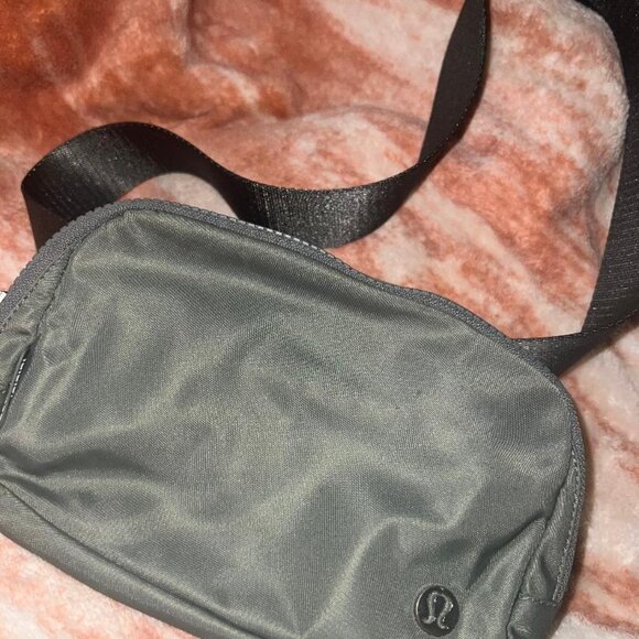 LULULEMON BELT BAG - Picture 2 of 2